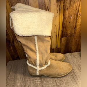 SO Women's Tan and Cream Winter Boots EUC